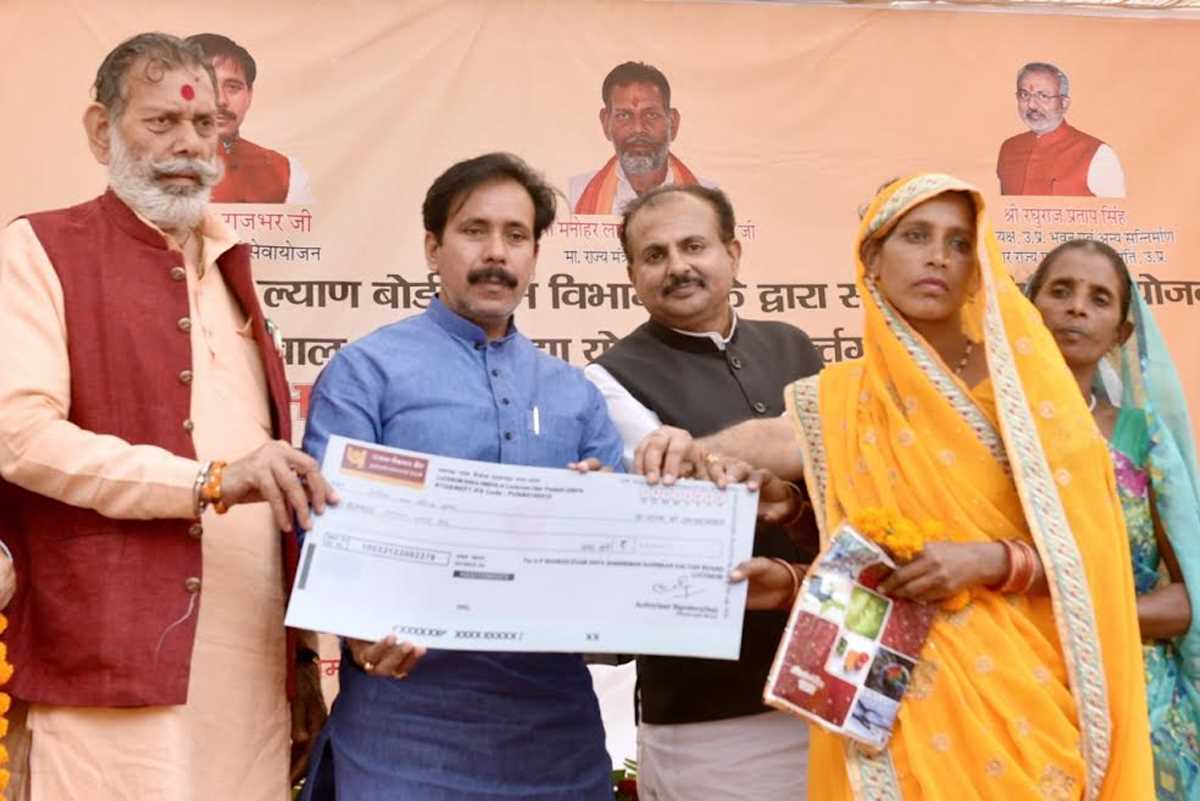 मजदूरों के लिए पूरी तरह समर्पित है सरकार : अनिल राजभर